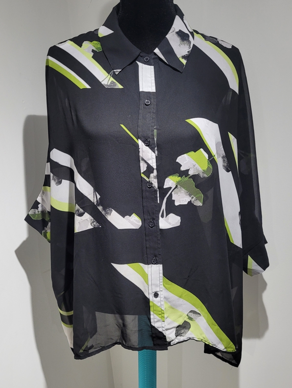 Lane Bryant Women's Sheer Button Down Graphic Dolman Sleeve Blouse 14/16 Black